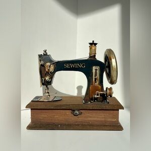 Vintage Sewing Machine Decor